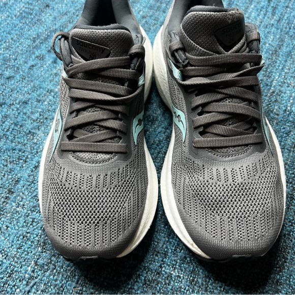 Saucony Triumph 21 Running Shoes in Gravel Grey Light Blue - Picture 3 of 11